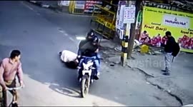 Shocker: Woman Dragged by Robbers as She Attempts to Save Purse in Delhi on International Women’s Day