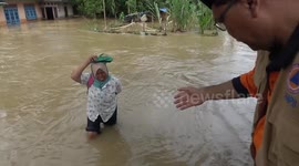 A mother of a flood victim cried to the Regent when rescued.