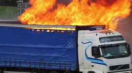 SHORT EDIT: M1 traffic closed after huge lorry fire near Leeds