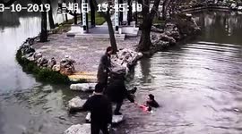 Heroic man rescues old woman and her grandson that fall into pond
