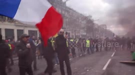 Violent Yellow Vest protests continue in Paris with clashes with police