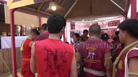 Thousands of martial arts fans take part in Muay Thai ceremony
