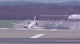 Watch as Cessna plane rocks from side to side and wing nearly touches runway in 120kph crosswind landing