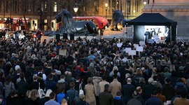 Londoners attend vigil in Trafalgar Square to pay tribute to victims of Christchurch attacks one week on