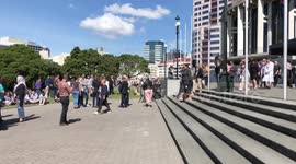 Wellington gathers at Parliament for 2 minutes silence for Christchurch Terror Attack