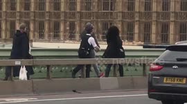 Illegal gamblers get arrested on Westminster Bridge