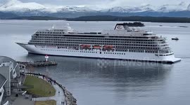 Moment cruise ship Viking Sky is battered by waves before being towed into Molde port