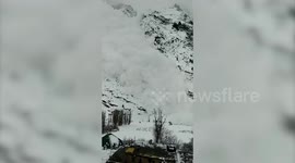 Snow avalanche strikes village in northern India