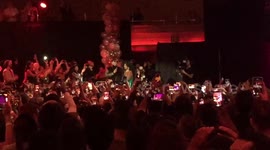 Stevie Wonder sings Happy Birthday to Diana Ross