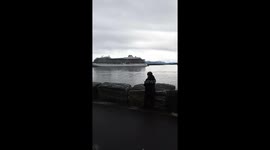 the warm Welcome of Viking Sky in Port of Molde a day after they call the Mayday