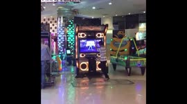 Dancer shows off smooth moves on arcade machine in Thailand