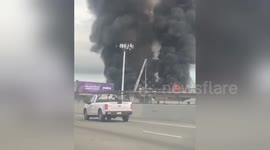 Huge fire rips through warehouse in Oakland