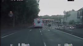 Shocking footage shows thief trying to flee cops while towing a stolen caravan