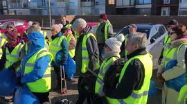 Children help to clean up polluted beach