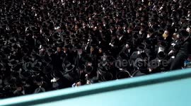Thousands of Jews attended the funeral of the Grand Rabbi of Skulen in boro park Brooklyn