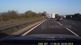 Shocking footage shows brainless driver stopping on motorway while young boy has a wee