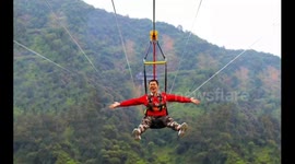 Tourists experience China's longest zip line in Guangdong