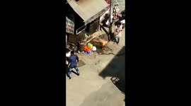 Terrified men battle to put out LPG cylinder fire