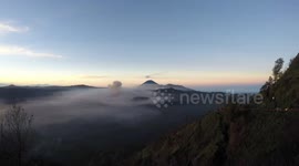 Timelapse catches sunrise over volcano in Indonesia