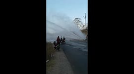 Waterline bursts in north India after truck flips over on roadside