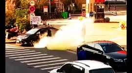 Petrol station worker sprays fire extinguisher to stop smoker in China