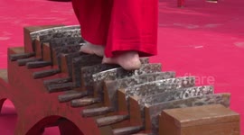 Kung fu master walks on blades' edges barefoot in China's Sichuan