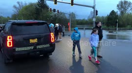 Oregon Flooding Brings Police and Crowds Together at Highway 34