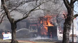 US firefighters battle massive blaze at beer distributor in Ringtown - #4