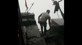 Adventurous hiker makes perilous descent from ancient shrine in central India