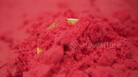 Bitcoin- uncovering from red stuff - indicates bitcoin crashing