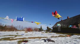 Talented slackliner performs UNBELIEVABLE trick by slashing clothes lines while backflipping