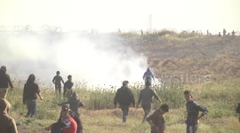 Israeli fire 'kills Palestinian teen' in latest Gaza protests