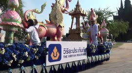 Religious devotees begin Thai new year with parade of Buddhist relics