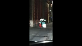 Lazy customer lowers rope to pick up food from UK delivery driver