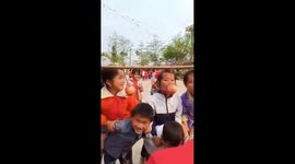 Funny challenge: Eat apples on your back