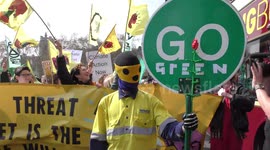 Extinction Rebellion climate change protests cause disruption in central London