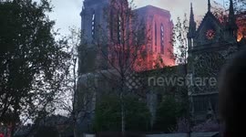 Paris firefighters race to save Notre Dame from ongoing fire (zoomed)