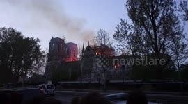 Notre Dame in flames, Paris firefighters race to save Notre Dame (zoomed)