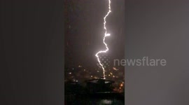 Powerful lightning strike caught in slow-motion video from Albania
