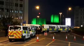 Police block entry to Waterloo Bridge from south side