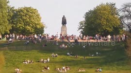People Enjoy The Hot Easter Sunday Sun In Greenwich Park In London