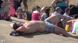 Hottest Easter Bank Holiday on record sees sunseekers flock to Blackpool beach