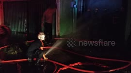 a damkar officer tried to hold water from the leaking hose during the fire in the field
