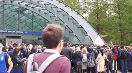 Severe delays on entire Jubilee line due to faulty train at Canary Wharf
