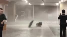 Wind and hail batters students in Zhejiang Province, China