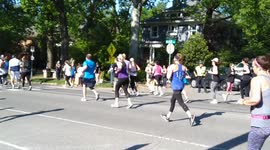 pan from drummer to marathon runners