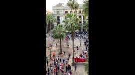 Barcelona police vs Liverpool fans in Plaza Reial