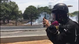 Gunfire and screams heard as protesters in Caracas flee amid clashes