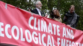 Jeremy Corbyn speaks to the public as government declares 'climate change emergency'