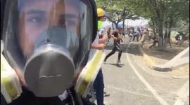 Journalist flees attacks on moped during Venezuela unrest